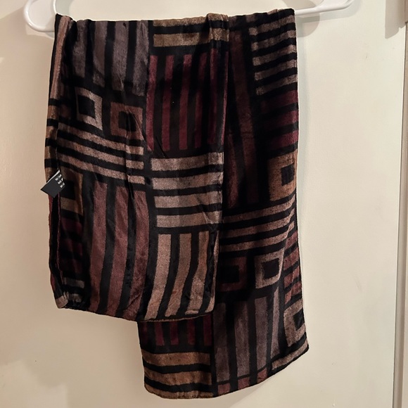 Kenneth Cole velour scarf - Picture 7 of 8